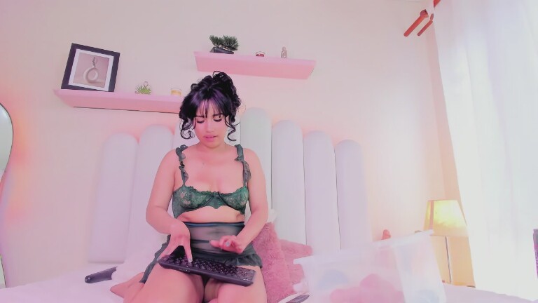 KristalHorny19's Streamate show and profile