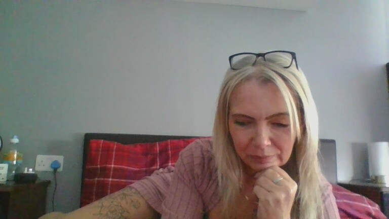 Elly49's Streamate show and profile