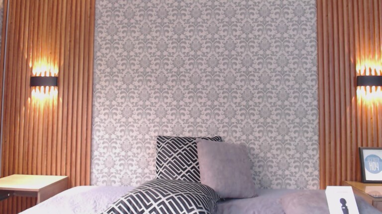 Charlotte_18's Streamate show and profile