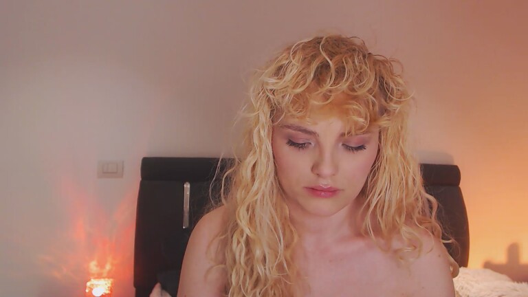 EVYE's Streamate show and profile