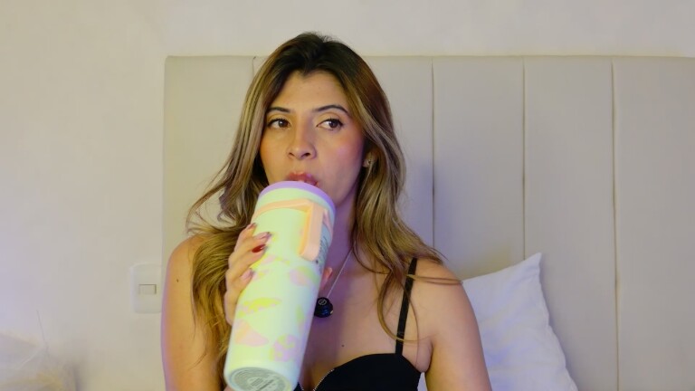 ValentinaCastillo's Streamate show and profile