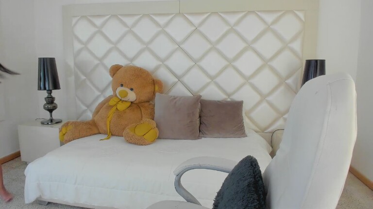 mia_sweetie's Streamate show and profile