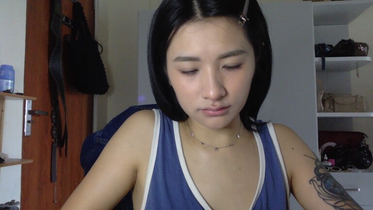 LyLy_94's Streamate show and profile