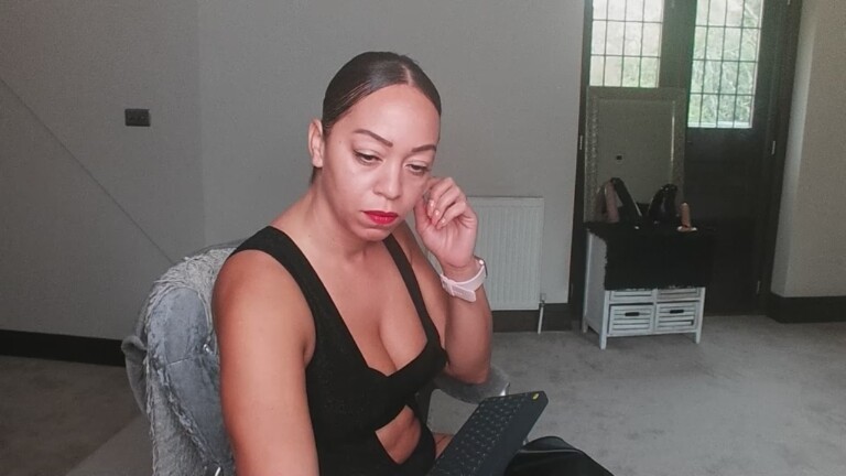 QueenTrick's Streamate show and profile