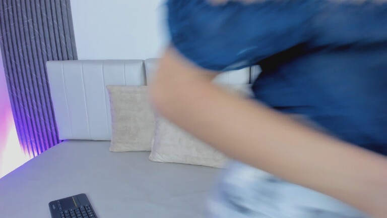 PaulinePeach's Streamate show and profile