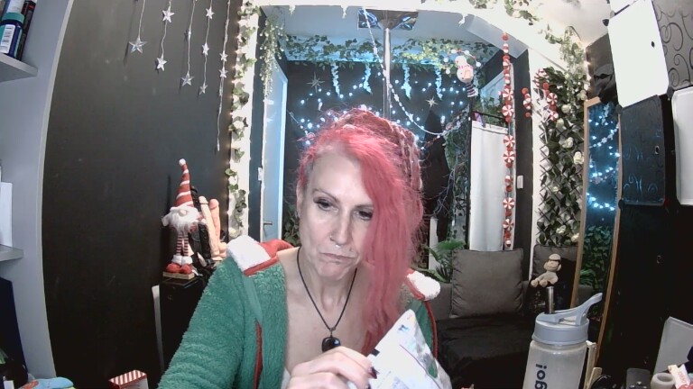 SkySparks's Streamate show and profile