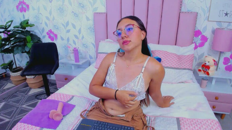 BrandiFire's Streamate show and profile