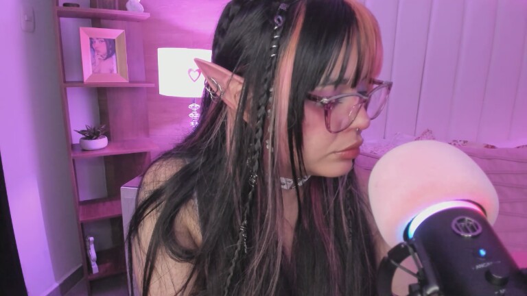 MaddieWaves's Streamate show and profile