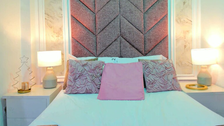 ScarletShinee's Streamate show and profile