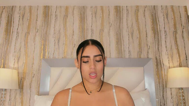 Sara_Hanniston's Streamate show and profile