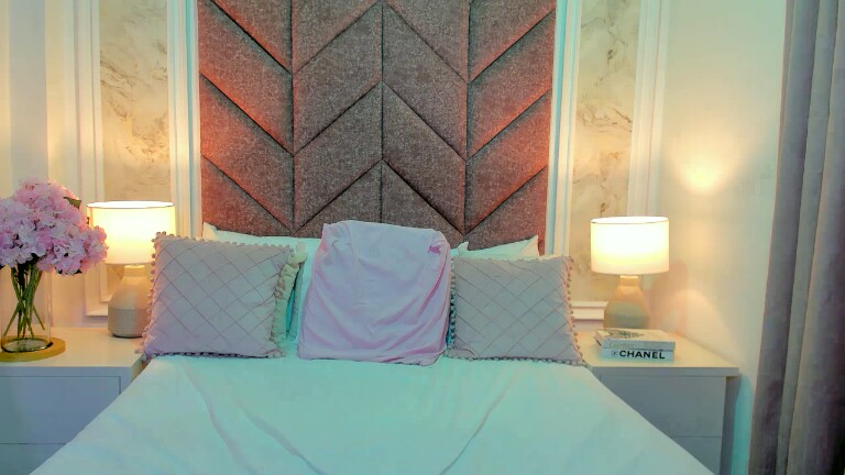 ScarletShinee's Streamate show and profile