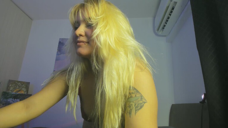 SkyLumen's Streamate show and profile