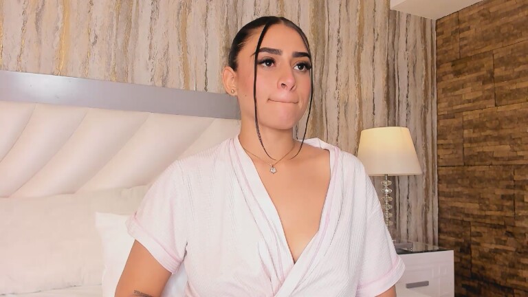 Sara_Hanniston's Streamate show and profile