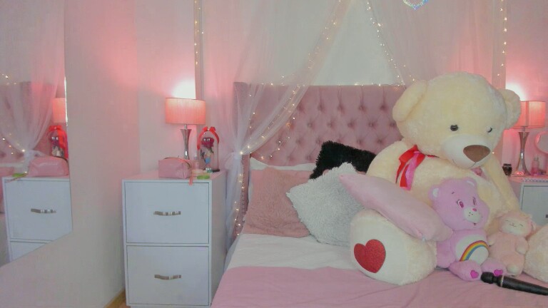 AlexandraWinterr's Streamate show and profile