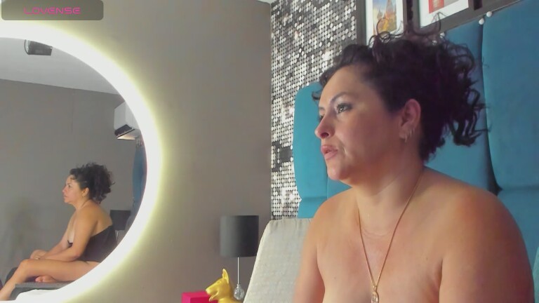 hannymilf's Streamate show and profile