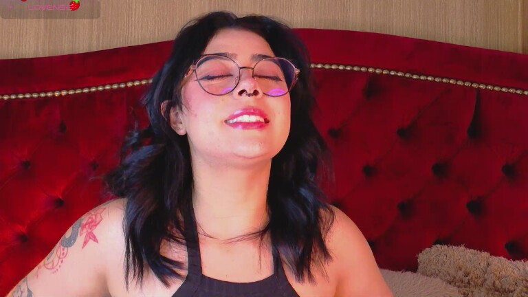 TaniaRedd's Streamate show and profile