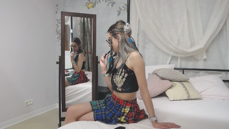 DAPHNEEs's Streamate show and profile