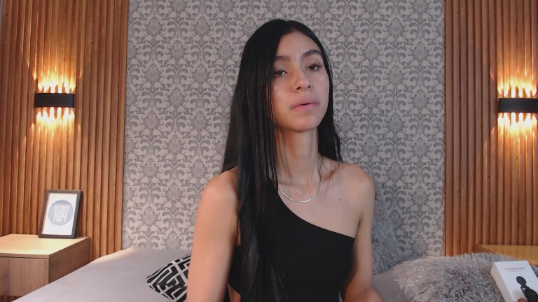 Charlotte_18's Streamate show and profile