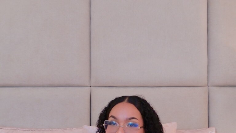 SarahMonclair's Streamate show and profile