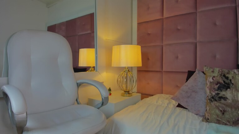 hollyBrisstol90's Streamate show and profile