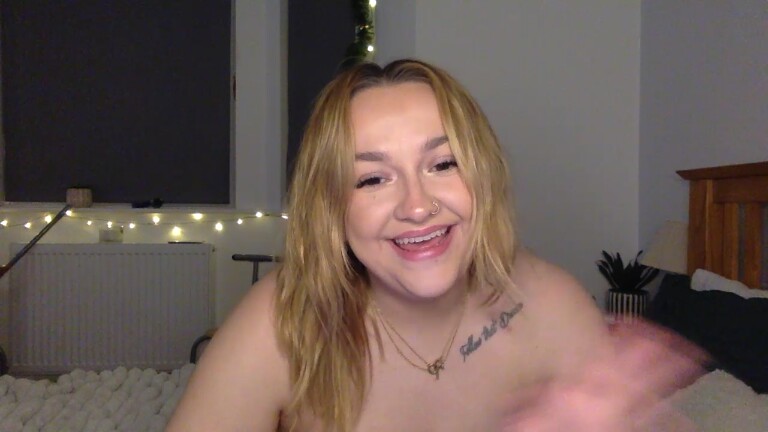 BritishMissPoppy's Streamate show and profile