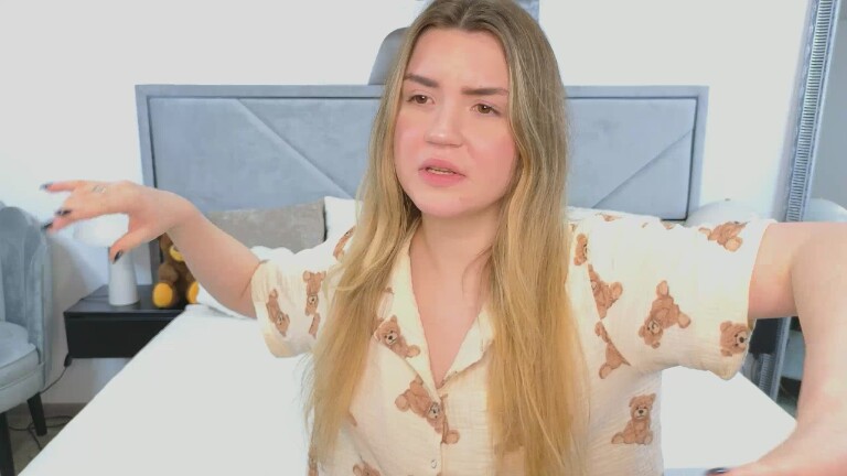 Reneswee's Streamate show and profile