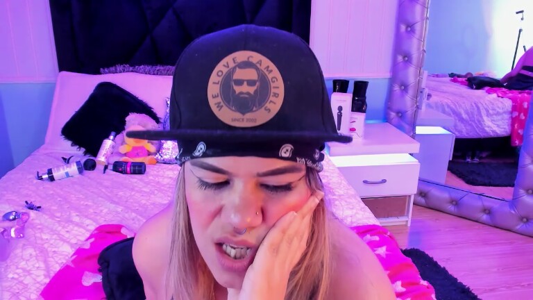 AngelinaDustin's Streamate show and profile