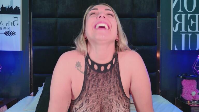 ZaraaSmith's Streamate show and profile