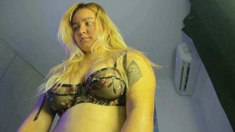 SkyLumen's Streamate show and profile