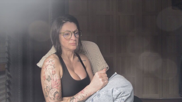 MiaFit's Streamate show and profile