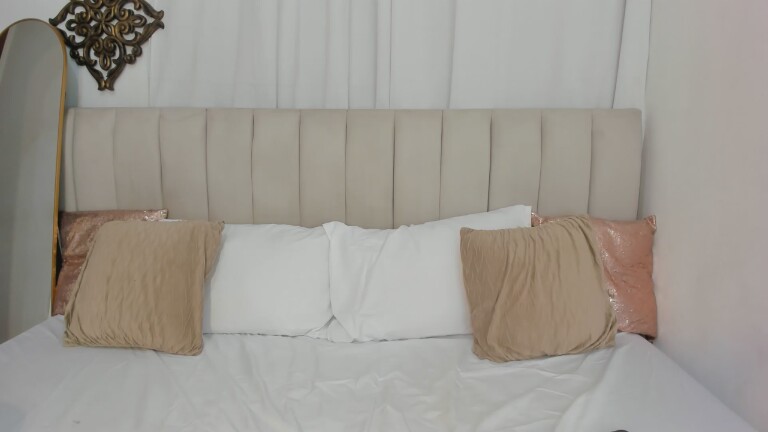 SophiaJohnes's Streamate show and profile