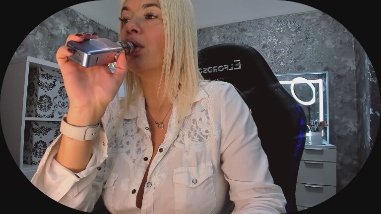 BE_WOW's Streamate show and profile