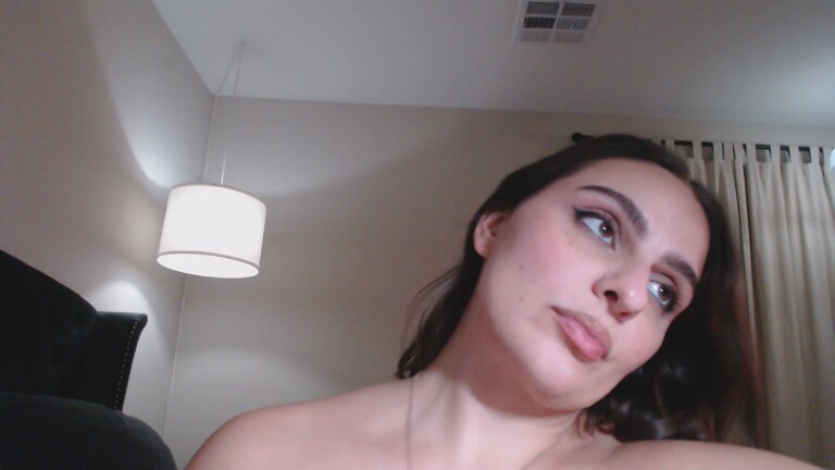 LuciaKing's Streamate show and profile