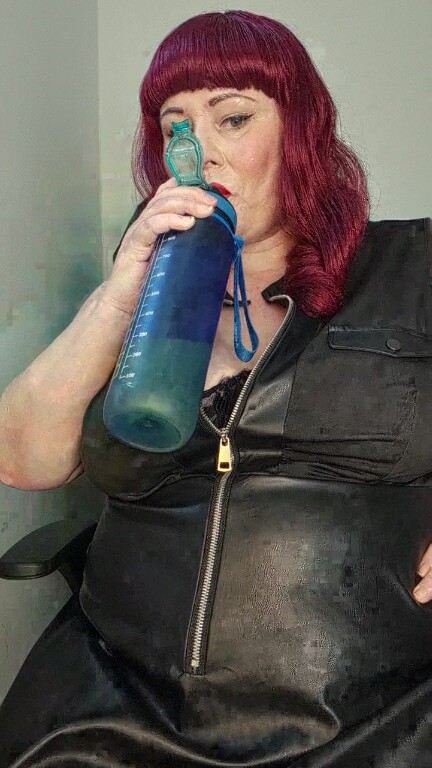 TheDevineMissDeviant's Streamate show and profile