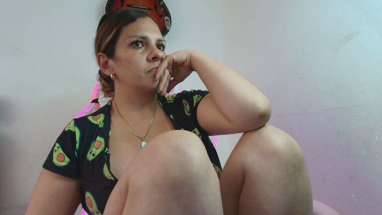 charllottehorny18's Streamate show and profile