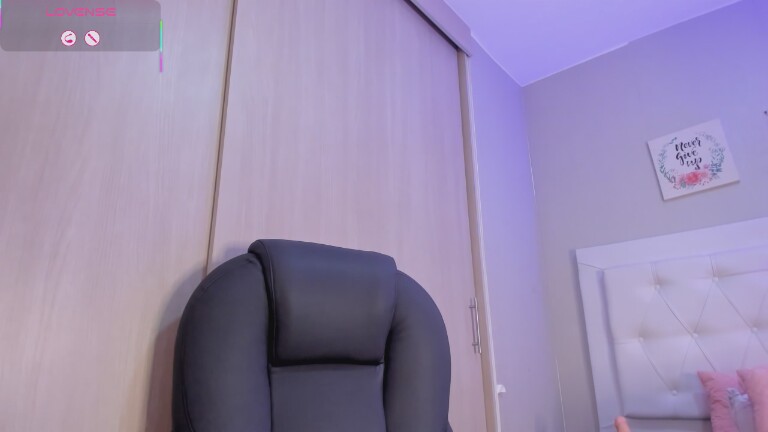 NicoleParker111's Streamate show and profile