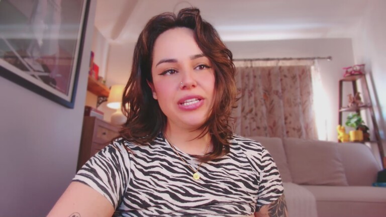 Aerin's Streamate show and profile