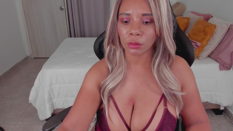 sofhylorenscum29's Streamate show and profile