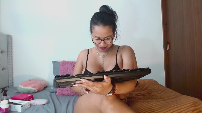 Celene_Ortiz's Streamate show and profile