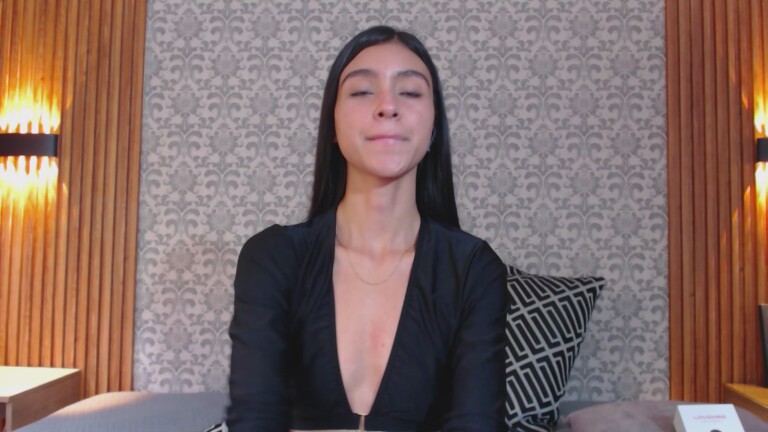 Charlotte_18's Streamate show and profile