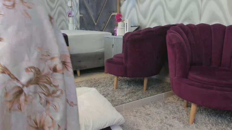 HollyJhonson's Streamate show and profile