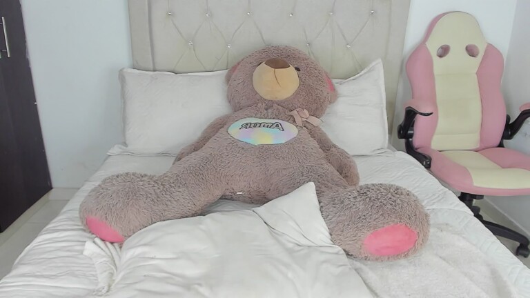 SofiaLara020's Streamate show and profile