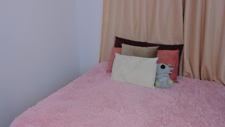 MaiaWinteer's Streamate show and profile