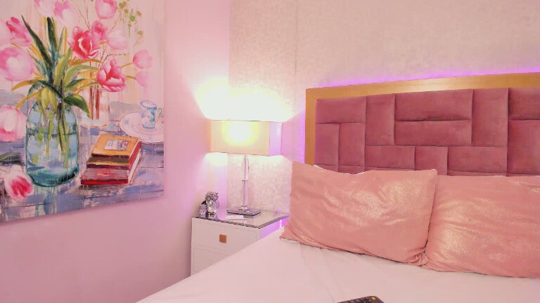 AnnieAdaams's Streamate show and profile